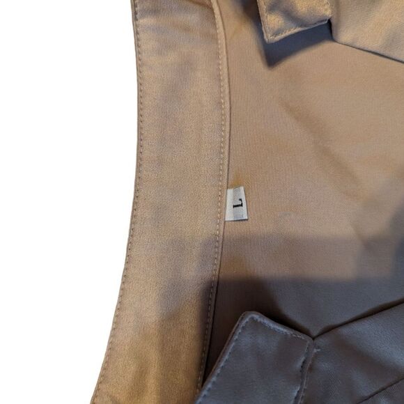 🛍️CHAMPAGNE COLORED SILKY SHIRT SIZE LARGE - Picture 3 of 4